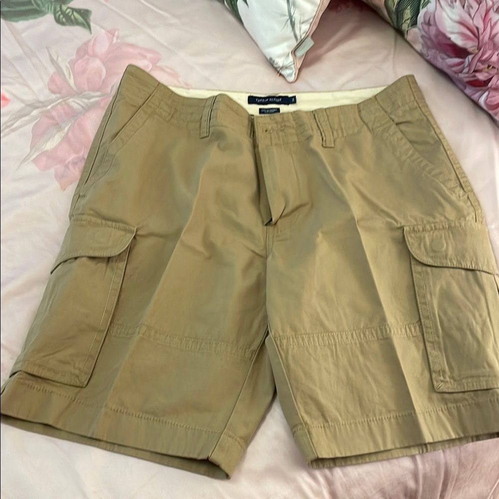 Tommy Hilfiger Men's Khaki Cargo Shorts